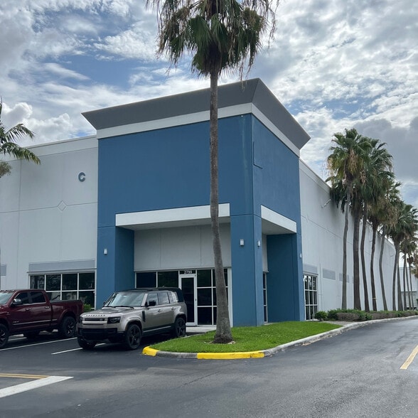 2601-2799 SW 34th Ave, Pembroke Park, FL for lease - Building Photo - Image 2 of 6