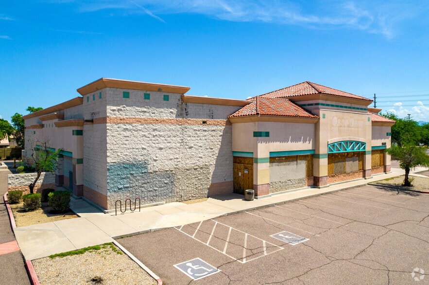 1560 E Elliot Rd, Gilbert, AZ à louer - Photo du bâtiment - Image 3 de 7