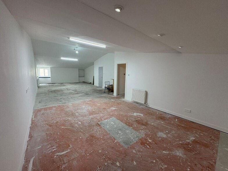 108 Salamander St, Edinburgh for lease - Building Photo - Image 2 of 10
