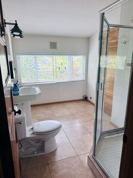 7321-7327 N Charleston Ave, Portland, OR à louer - Photo du bâtiment - Image 2 de 12