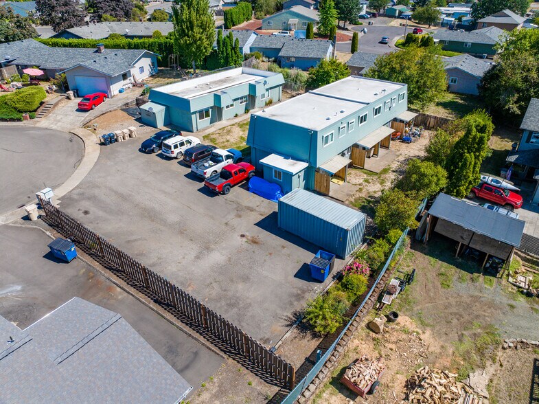 175 NE Fern Ct, Dallas, OR à vendre - Photo du bâtiment - Image 2 de 11