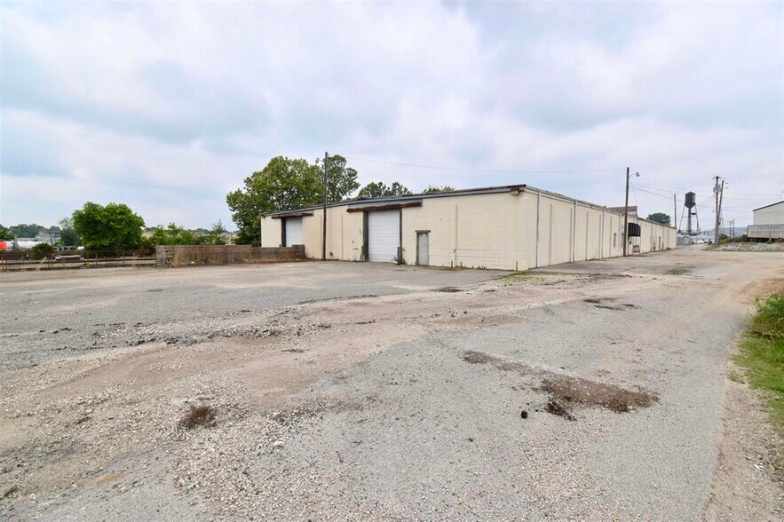 205 Bellvue St, Jackson, TN à louer - Photo du bâtiment - Image 3 de 33