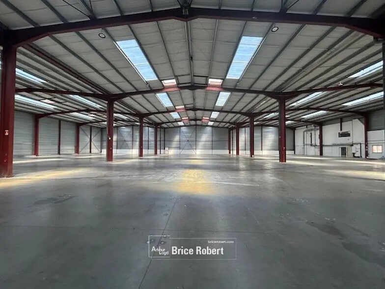 Office in Miribel for lease - Interior Photo - Image 3 of 7