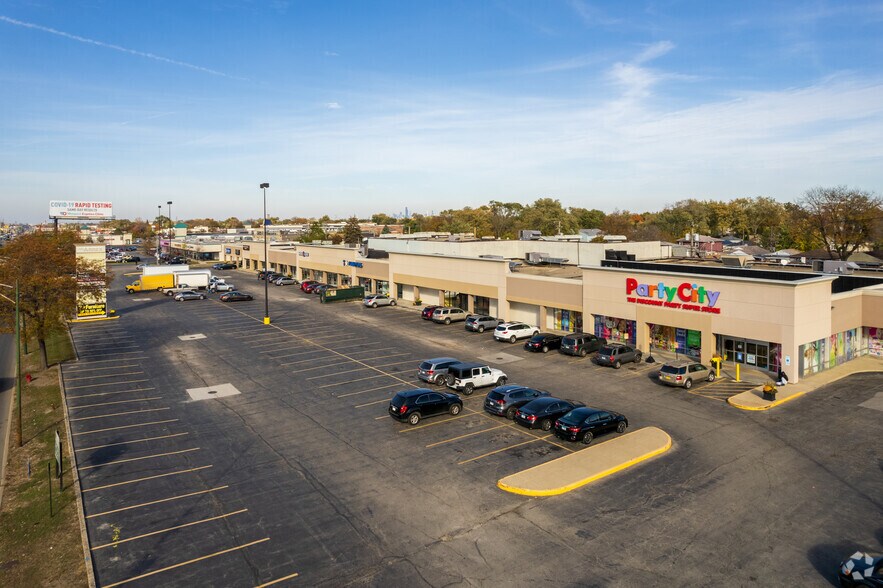 8101-8159 S Cicero Ave, Chicago, IL à louer - Photo du bâtiment - Image 3 de 7