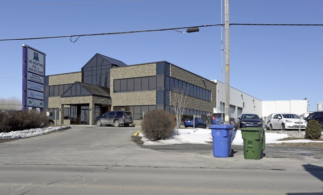 Plus de détails pour 701 Rue Dubois, St-Eustache, QC - Bureau à louer