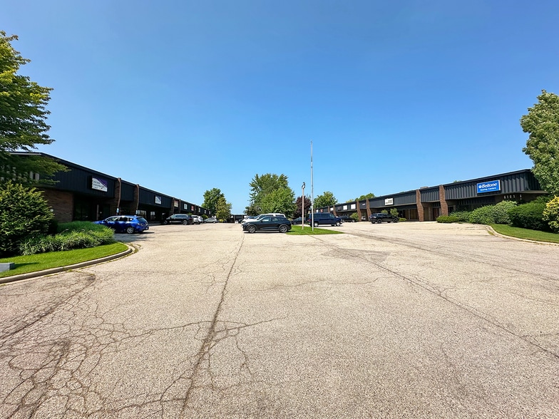 6151-6167 28th St SE, Grand Rapids, MI for lease - Building Photo - Image 1 of 4