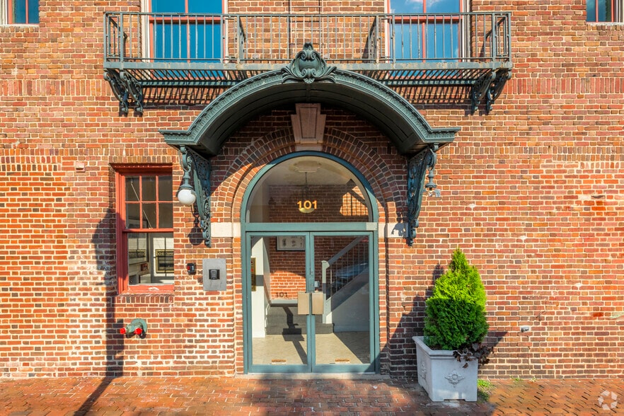 101 N Columbus St, Alexandria, VA à louer - Photo du bâtiment - Image 3 de 4