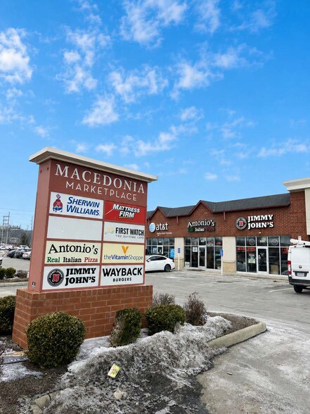 463 E Aurora Rd, Macedonia, OH à louer - Photo du bâtiment - Image 2 de 7