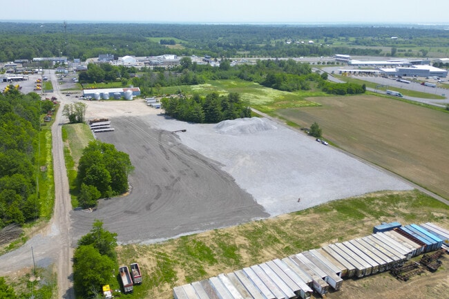 Plus de détails pour 116 Boul Fortin, Saint-bernard-de-lacolle, QC - Terrain à louer