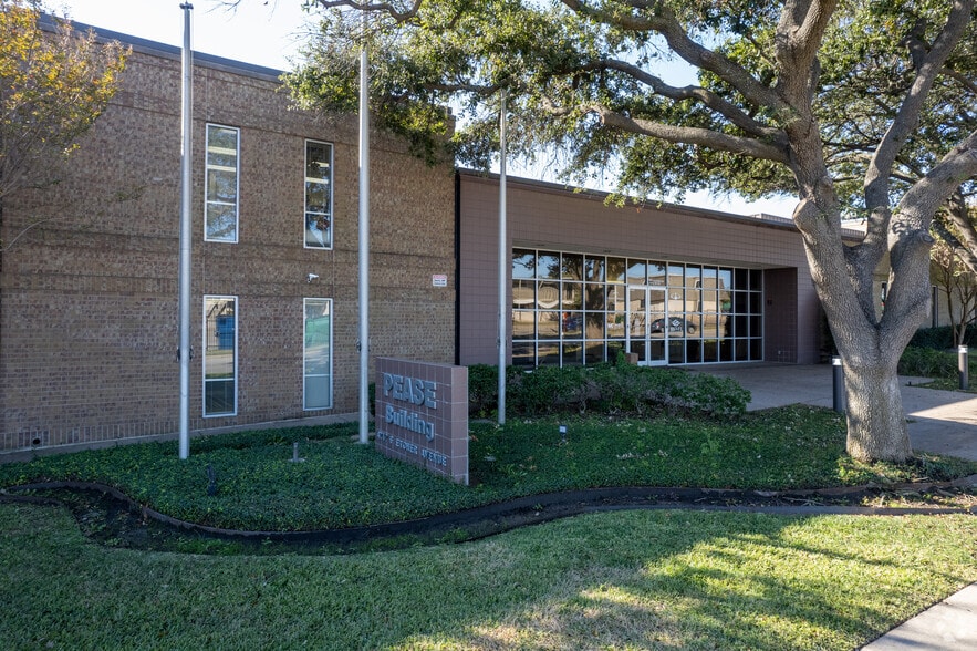 4717 Fletcher Ave, Fort Worth, TX à vendre - Photo du bâtiment - Image 2 de 23