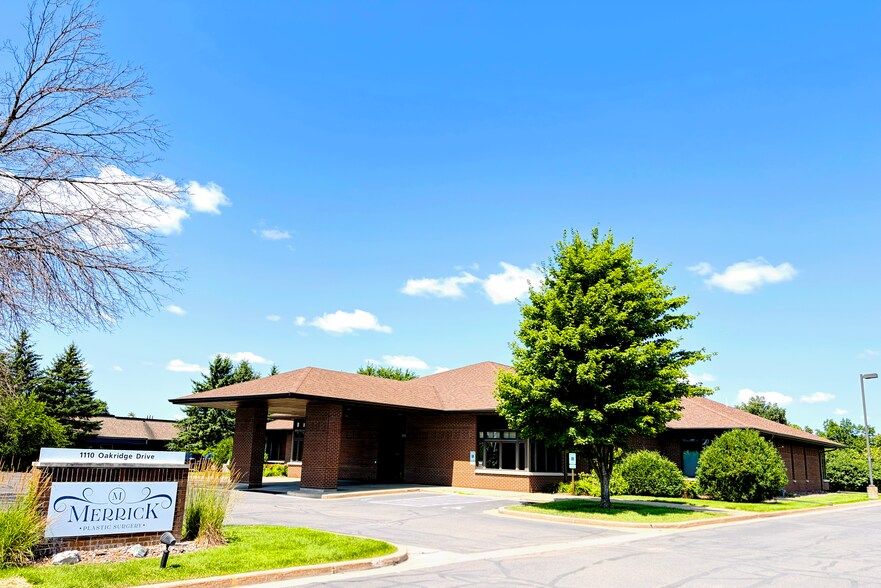 1110 Oak Ridge Dr, Eau Claire, WI à louer - Photo du bâtiment - Image 2 de 30