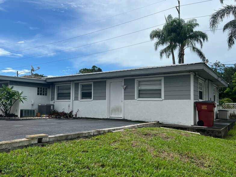 2424 Sunset Point Rd, Clearwater, FL for lease - Building Photo - Image 2 of 16