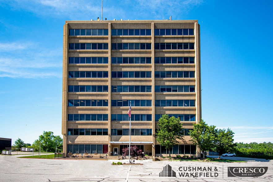 5755 Granger Rd, Independence, OH for lease - Building Photo - Image 1 of 4
