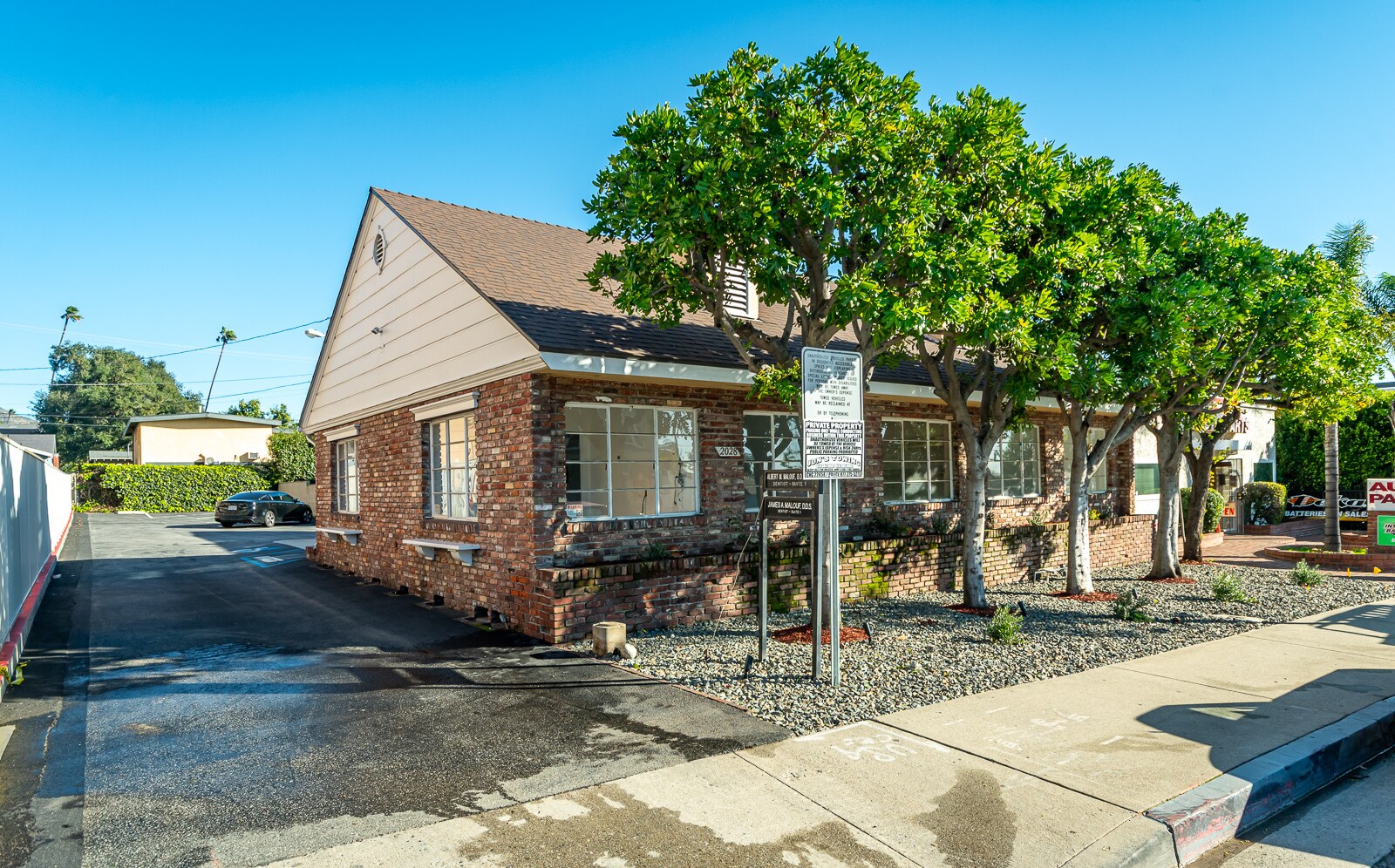 2028 Lake Ave, Altadena, CA à vendre Photo du bâtiment- Image 1 de 47