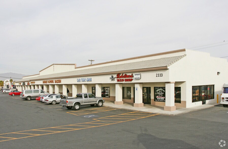 2333-2339 N Jones Blvd, Las Vegas, NV à louer - Photo du bâtiment - Image 2 de 6