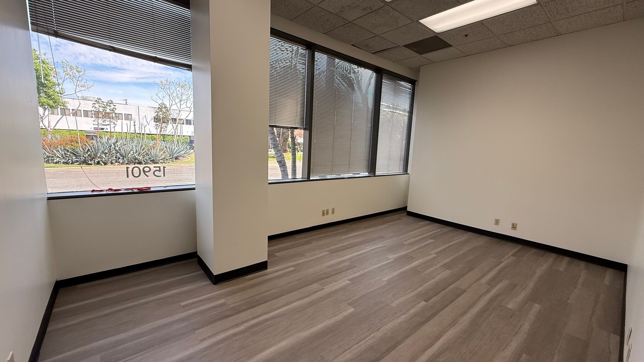 15901 Hawthorne Blvd, Lawndale, CA à louer Photo intérieure- Image 1 de 2