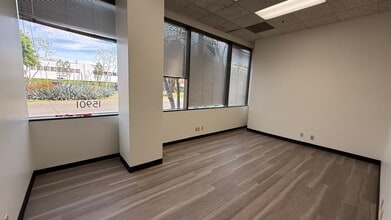 15901 Hawthorne Blvd, Lawndale, CA à louer Photo intérieure- Image 1 de 2