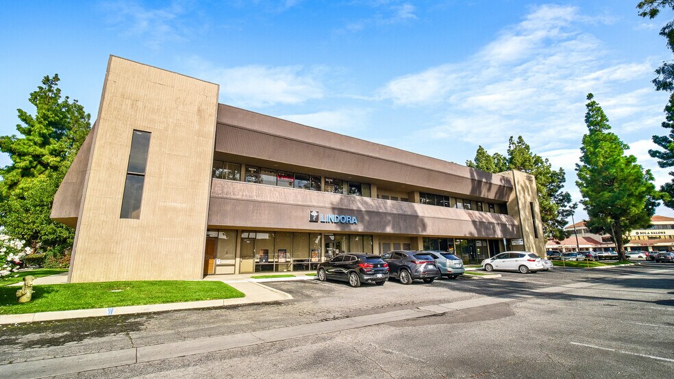 18327 Gridley Rd rd, Cerritos, CA à vendre - Photo du bâtiment - Image 3 de 65