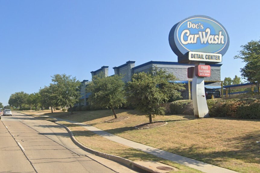 2561 MacArthur Blvd, Lewisville, TX for sale - Building Photo - Image 2 of 20