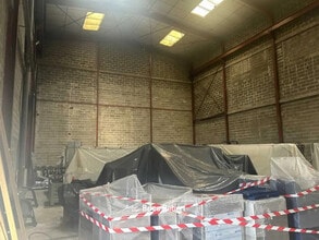 Bureau dans Vaulx-en-Velin à louer Photo du bâtiment- Image 2 de 2