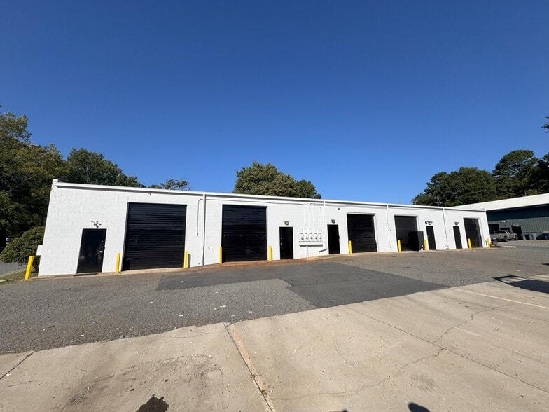 6016 Mcdaniel Ln, Charlotte, NC for lease - Building Photo - Image 2 of 6