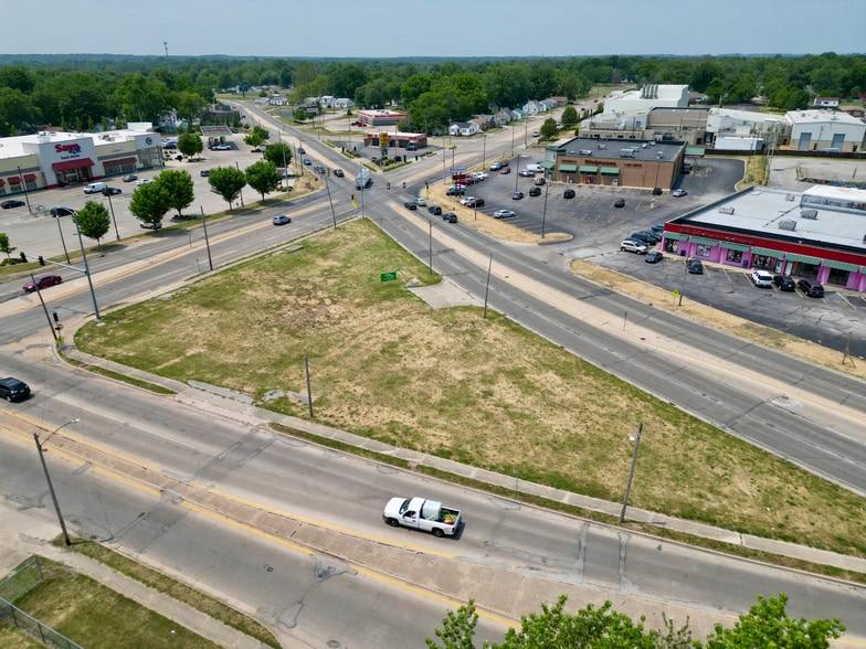1321 N Oakland Ave, Decatur, IL for sale - Building Photo - Image 2 of 12