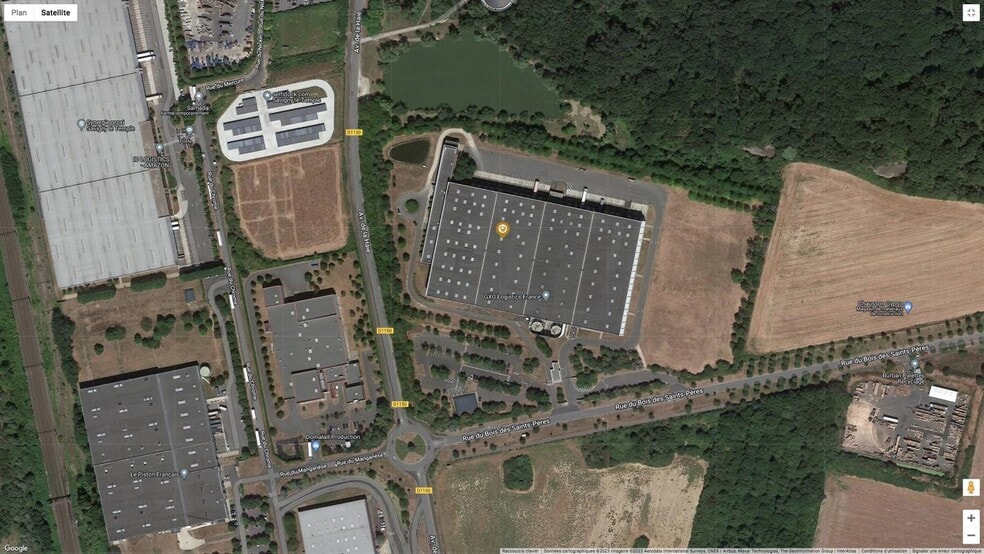 Industrial in Savigny-le-Temple for lease - Building Photo - Image 2 of 19