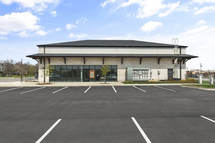 15966 Spring Mill Rd, Westfield, IN à louer - Photo du bâtiment - Image 3 de 32