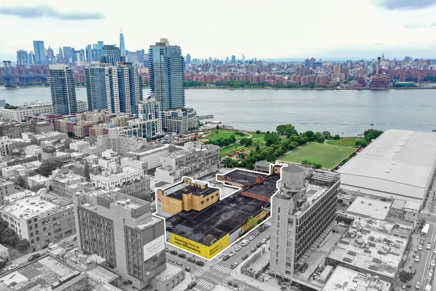 67 Kent Ave, Brooklyn, NY à vendre - Photo du bâtiment - Image 2 de 11