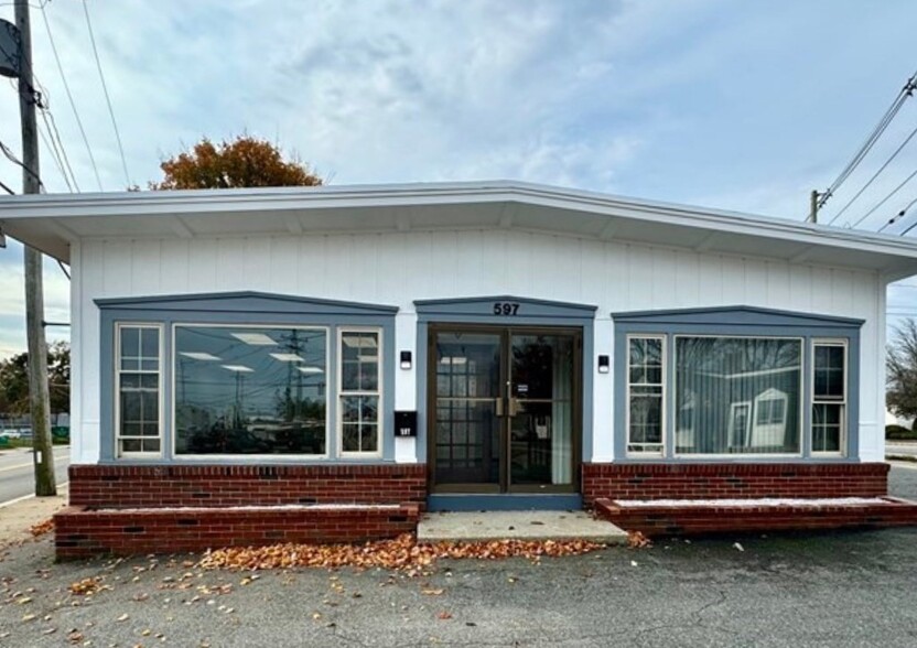 597 Dartmouth St, Dartmouth, MA for lease - Building Photo - Image 1 of 13