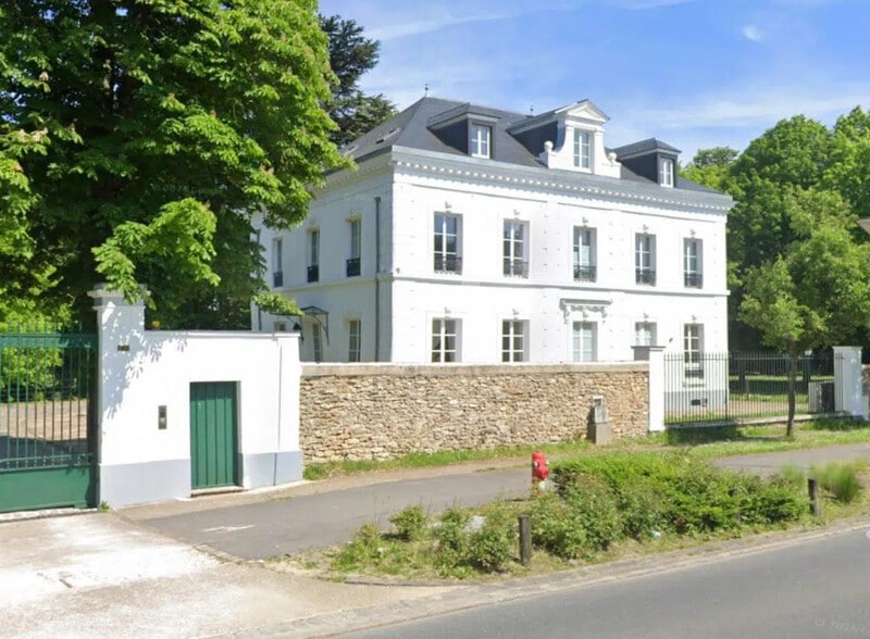 Office in Corbeil-Essonnes for lease - Building Photo - Image 1 of 5