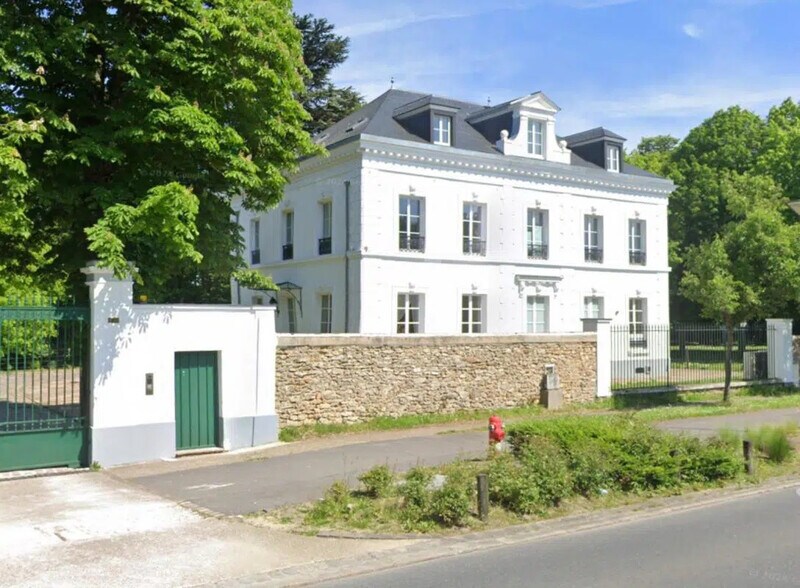 Bureau dans Corbeil-Essonnes à louer - Photo du bâtiment - Image 1 de 5
