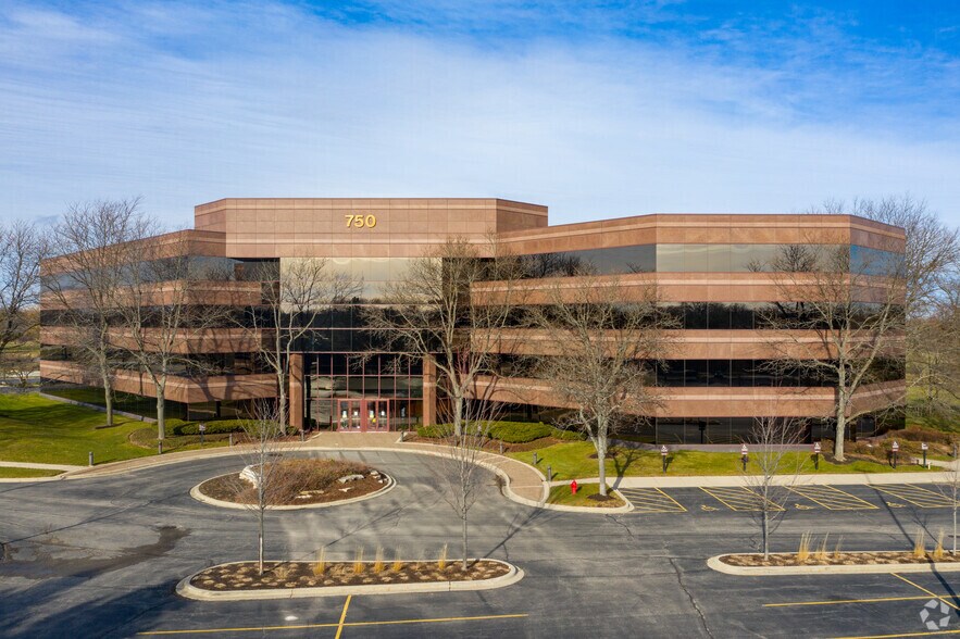 750 W Lake Cook Rd, Buffalo Grove, IL à louer - Photo du bâtiment - Image 2 de 14