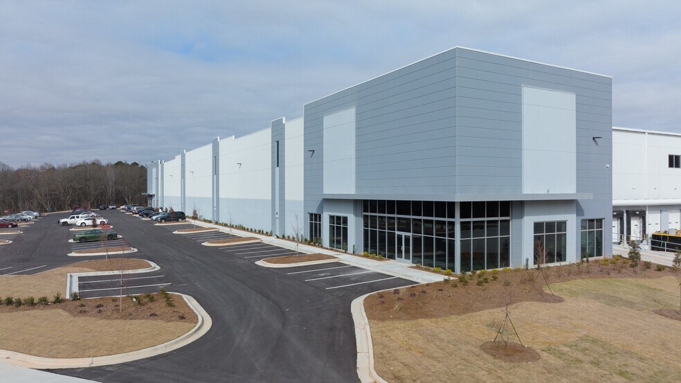 6400 Fulton Industrial Blvd, Atlanta, GA for lease - Building Photo - Image 2 of 5