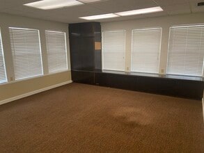 1405 NW 13th St, Gainesville, FL à louer Photo intérieure- Image 2 de 8