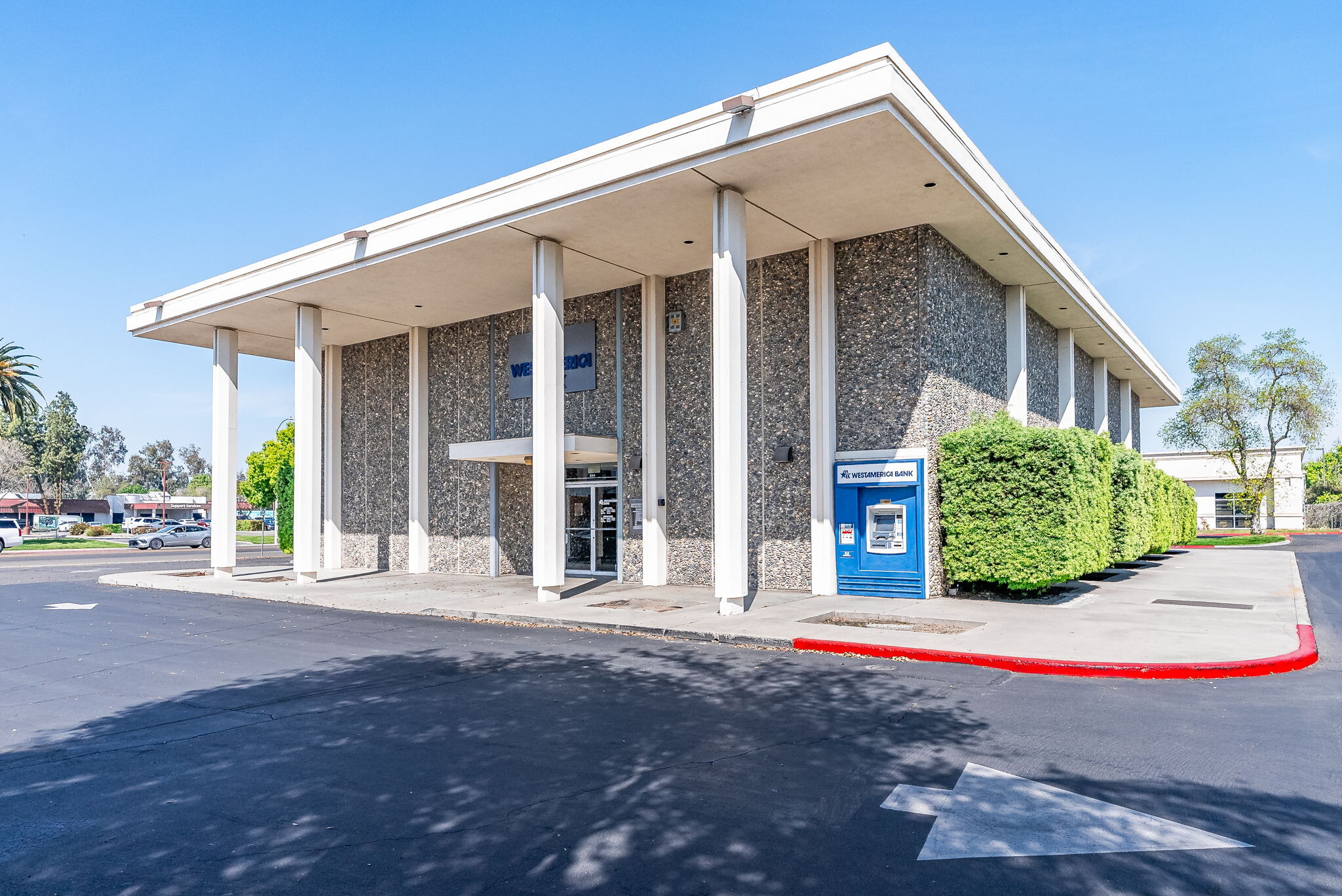 890 W Lacey Blvd, Hanford, CA à vendre Photo principale- Image 1 de 42