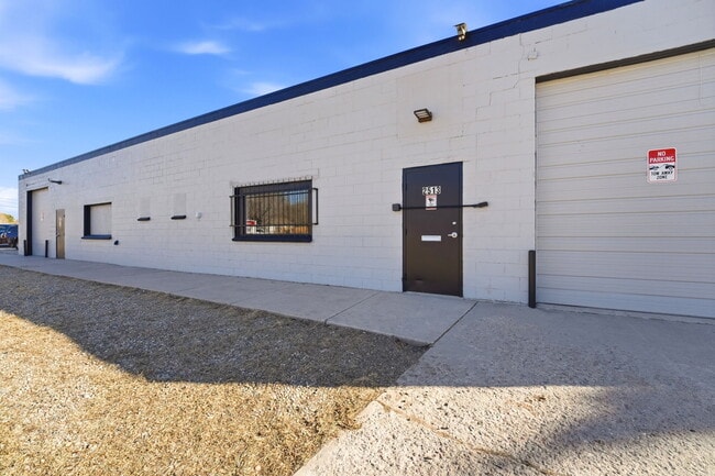 Plus de détails pour 2513-2515 E Willamette Ave, Colorado Springs, CO - Industriel à louer