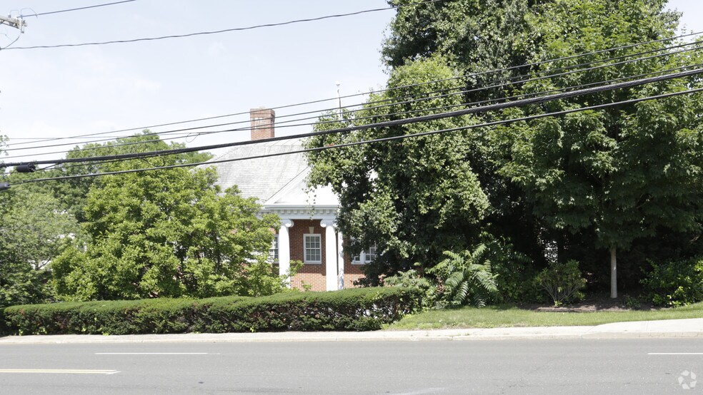 485 W Putnam Ave, Greenwich, CT à louer - Photo du bâtiment - Image 2 de 4