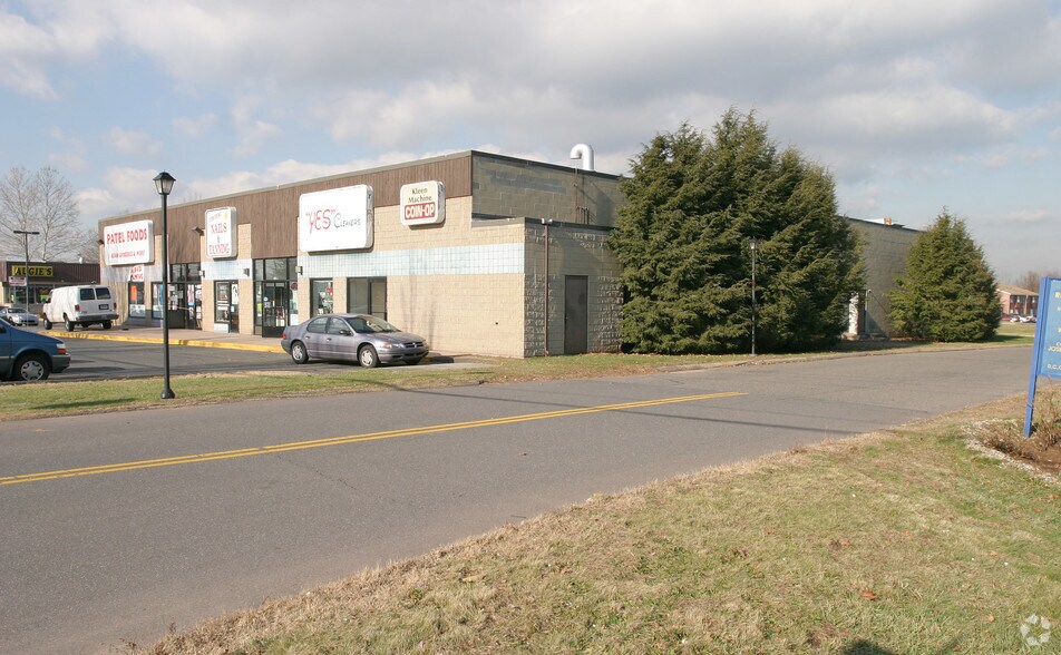 171 Spencer St, Manchester, CT for lease - Building Photo - Image 3 of 3