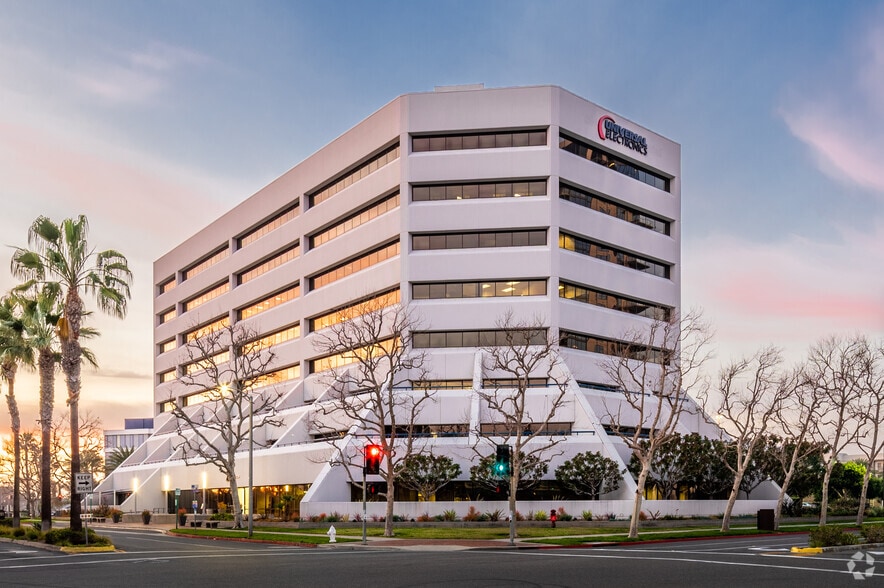 201 E Sandpointe Ave, Santa Ana, CA for lease - Primary Photo - Image 1 of 12