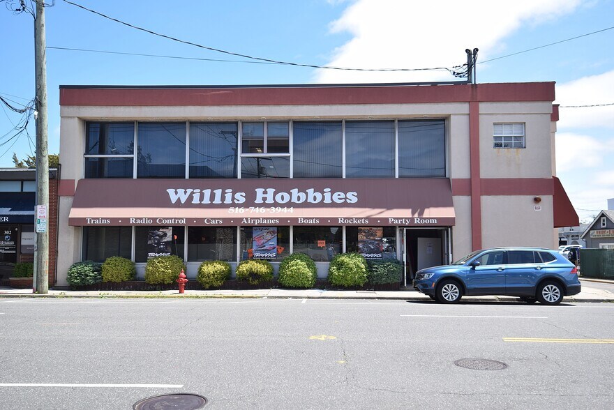 300 Willis Ave, Mineola, NY à louer - Photo du bâtiment - Image 2 de 13