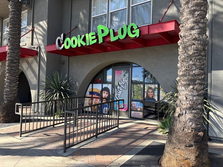 1801 E Katella Ave, Anaheim, CA à louer - Photo du bâtiment - Image 2 de 3