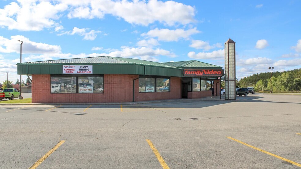 916 US Highway 31 S, Traverse City, MI à louer - Photo du bâtiment - Image 2 de 5