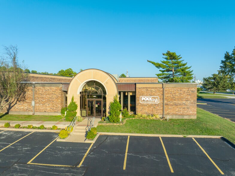 820 N Cedarbrook Ave, Springfield, MO à vendre - Photo du bâtiment - Image 3 de 55