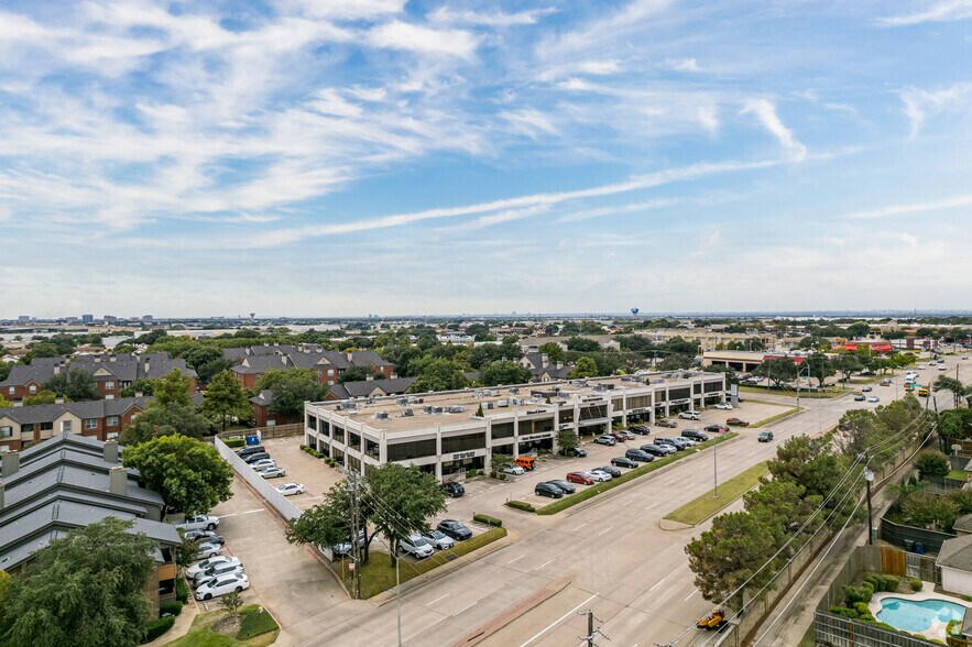 4222 Trinity Mills Rd, Dallas, TX à louer - Aérien - Image 2 de 8