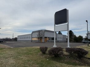 108 E Route 130 S, Burlington, NJ à louer Photo du bâtiment- Image 2 de 4