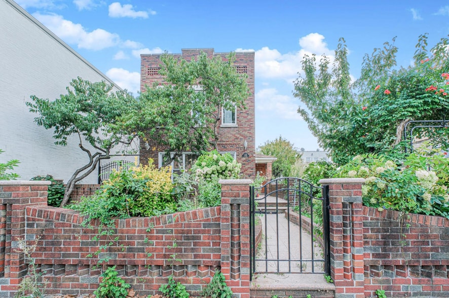 2042 72nd St, Brooklyn, NY for sale - Building Photo - Image 2 of 14