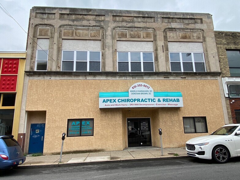 32-36 Garrett Rd, Upper Darby Township, PA à louer - Photo du bâtiment - Image 2 de 17