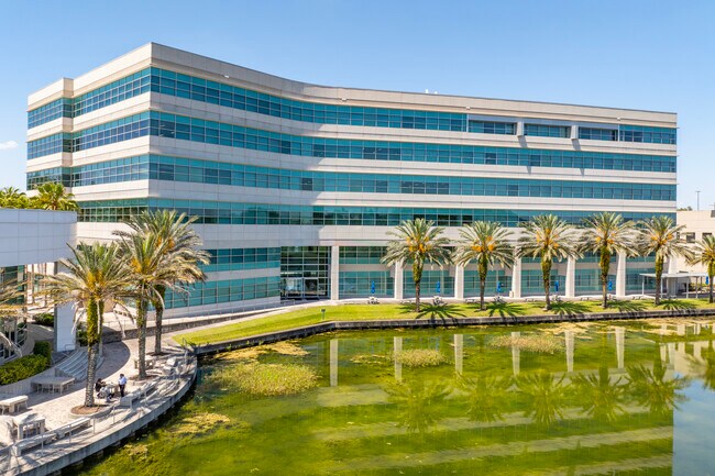 Plus de détails pour 8125 Highwoods Palm Way, Tampa, FL - Bureau à louer