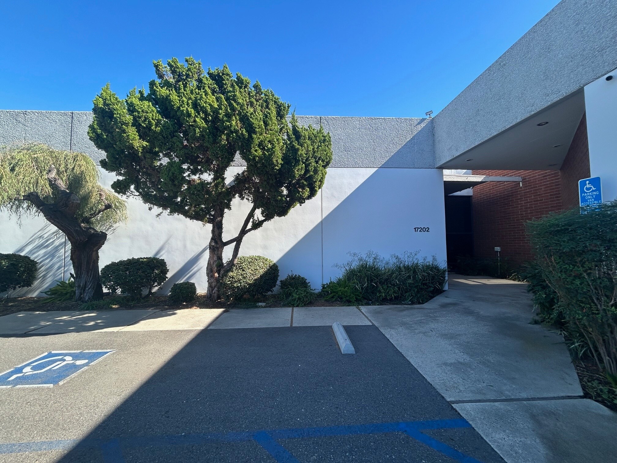 17202-17210 Marquardt Ave, Cerritos, CA à louer Photo du bâtiment- Image 1 de 2